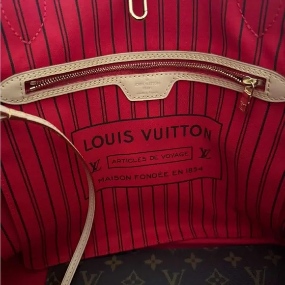 Louis Vuitton Neverfull MM Monogram Tote - Picture 5 of 10